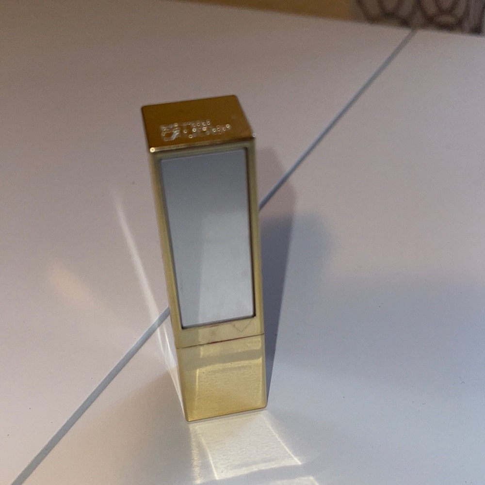 Estée Lauder lipstick
